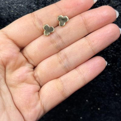 گوشواره میخی گل سه پر